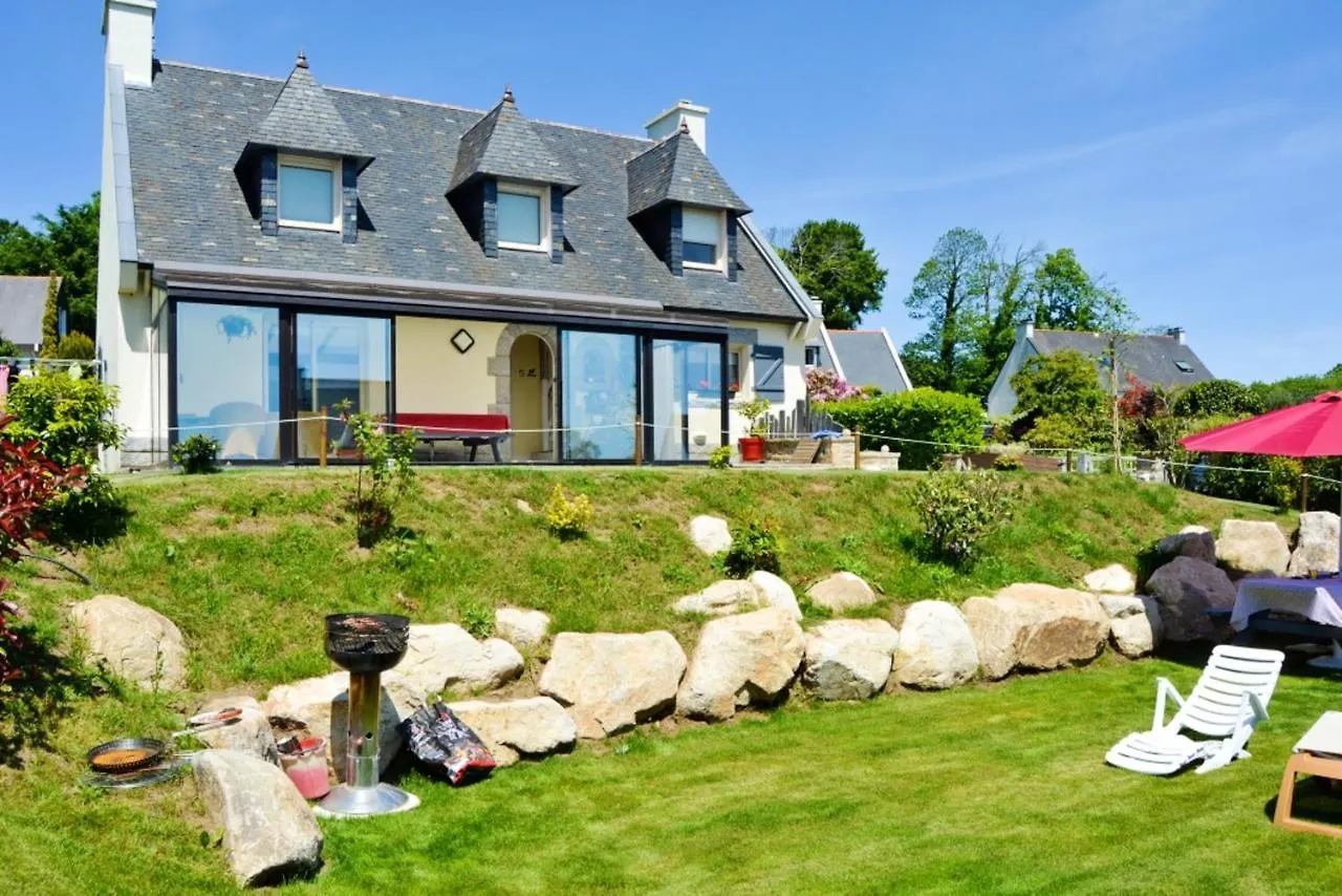 Maison Charmante A Plomelin Avec Jardin. 0*,
